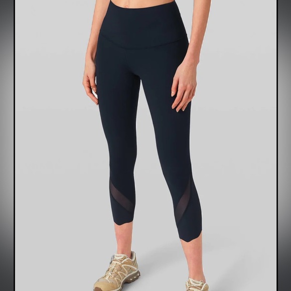 lululemon wunder under high-rise crop 23” scallop capri - Picture 2 of 5